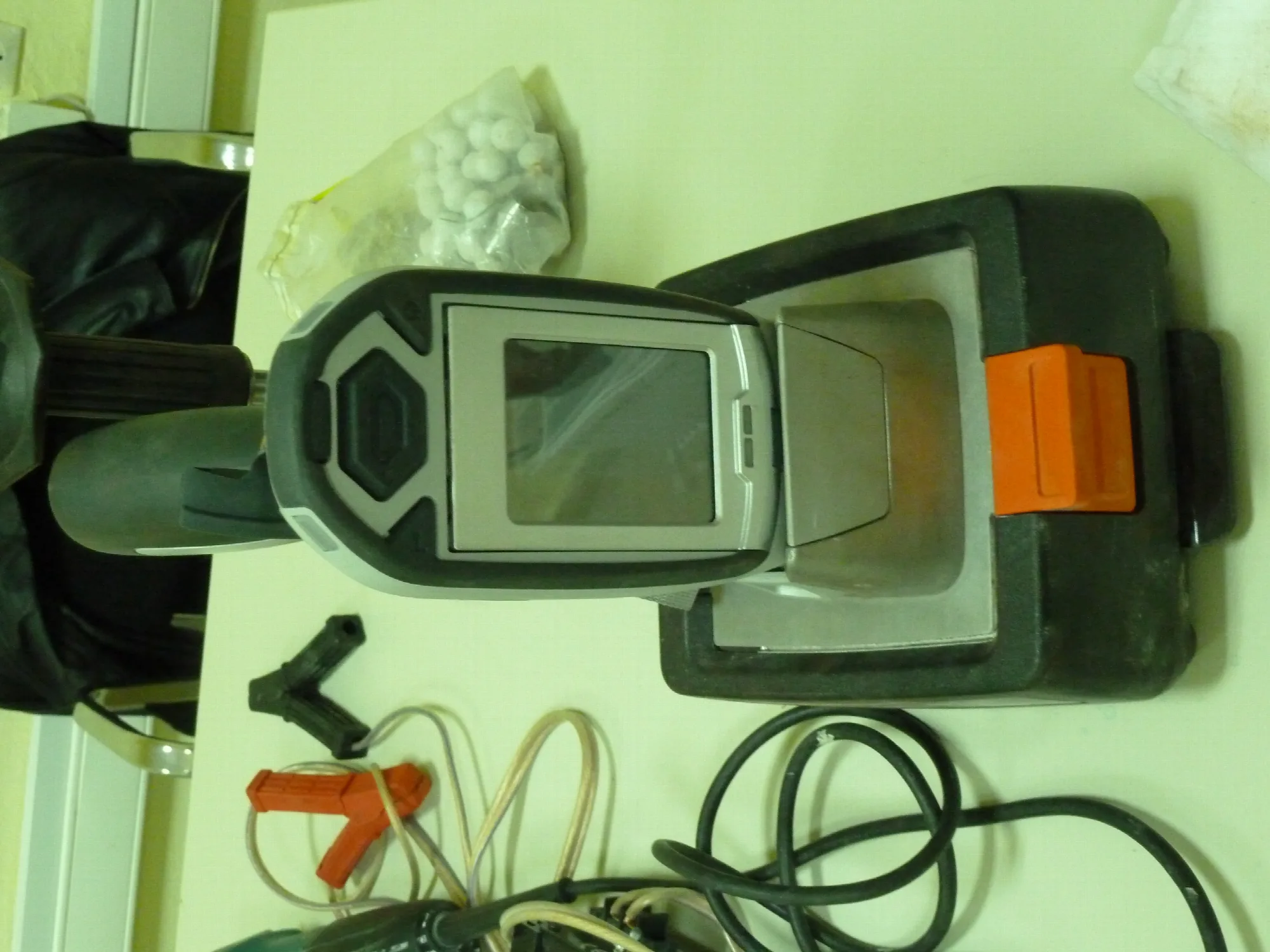 Analyse XRF sur stand invers&eacute; anti contamination