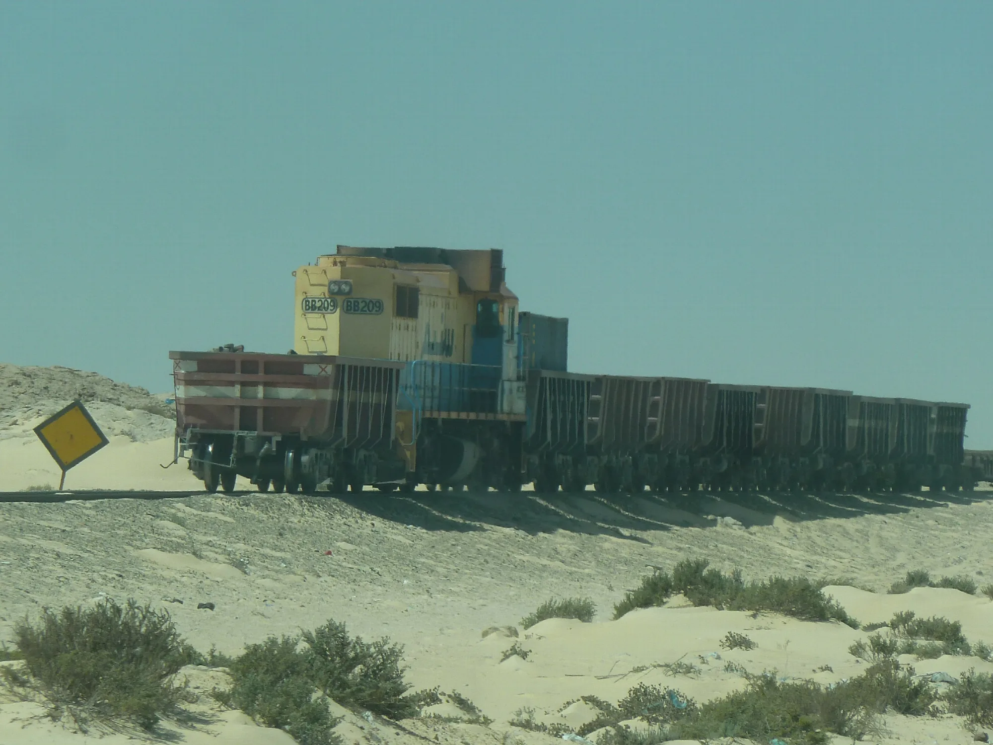 Convoi du minerai de fer. Mauritanie / Nouakchott.