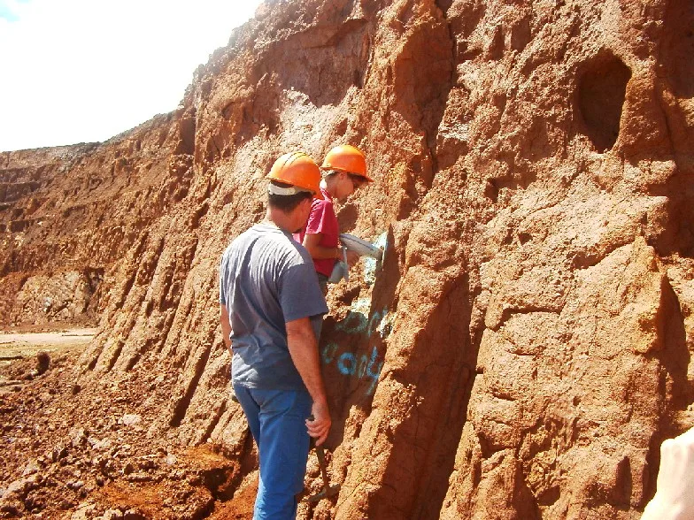 Analyse directe sur front de mine de nickel. Nouvelle-Cal&eacute;donie.